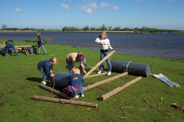 01 de jongens contra de dames.jpg