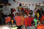 Gelukkig gaat Sinterklaas onverstoorbaar... (46,4 KB)